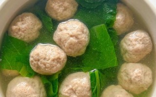 小白菜豆腐肉丸汤的做法（健康美味汤，让你暖胃又暖心）