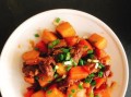 小焖牛肉的制作方法（家庭美食厨房必备，肉香浓郁口感绵软）