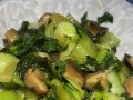 油菜炒香菇的做法（简单易学，美味可口）