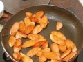 三秒剥火腿肠，解放厨房生活（超简便方法让你轻松处理食材，节约时间精力）