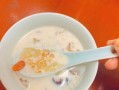 以雪燕桃胶炖牛奶的做法（让你的味蕾与身体一起享受）