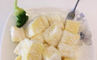 椰丝牛奶小方块的制作方法（一口咬下，浓浓椰香与牛奶的味道）