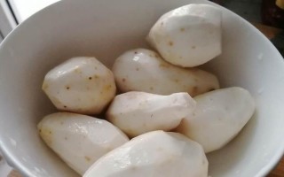 糖渍芋头的制作方法（芋头与糖的完美结合，传统味道的美味佳肴！）
