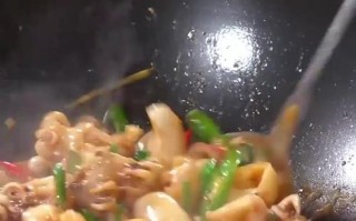 蒜心炒墨鱼美味又健康（做法简单易学，口感鲜美，营养丰富）