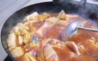 鲜美可口的鱼肉酿豆腐做法（传统佳肴，营养丰富，家庭美味的做法分享）