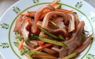 学会热拌耳丝，做出香气四溢的美食（一锅热拌，诱人食欲的秘诀）