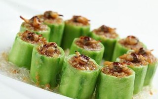 蒜蓉蒸胜瓜夹的制作方法（健康美味的家常菜肴）