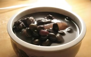 一起来学做玉米蚌肉汤（家常美食，营养丰富）