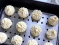手工制作小笼包酸菜馅的做法（鲜肉与酸菜的完美结合，美味十足）