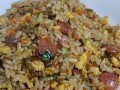 美味香肠青蔬炒饭（自制炒饭的终极秘籍，口感绝佳的香肠青蔬炒饭一定要试一试！）