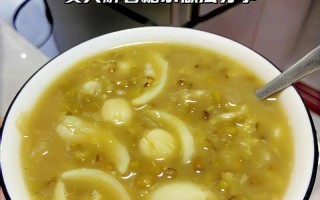 美味清甜的银耳莲子糖水（一道营养丰富的甜品，缓解身体疲劳）