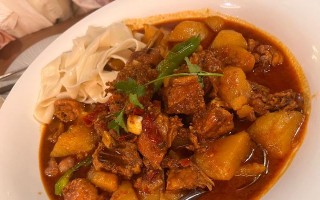教你做美味炸羊肉串（口感酥脆，肉质香嫩，炸羊肉串的制作方法）