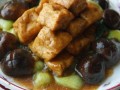 家常美食——油菜炖豆腐（健康营养的素菜佳肴）