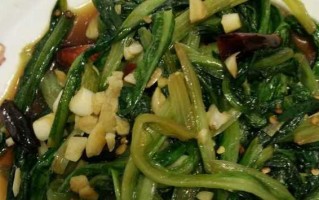 让味蕾尽情舞动——油泼油麦菜蒜香的做法（美食诱惑，唯有这一道）