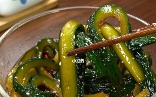 酸辣黄瓜凉拌，清新开胃的夏日必备（教你轻松制作酸辣黄瓜凉拌，夏日必备清爽小菜）