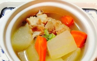 用鸭腿炖萝卜，营养又美味（家常炖菜，滋补身体）