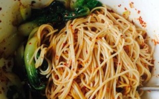 自制干吃面，健康美味从你做起！（家庭厨房，快速制作干吃面！）