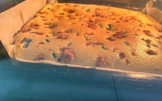 小香葱肉松蛋糕卷制作方法（香味扑鼻，口感绵软，外层金黄酥脆，营养美味！）