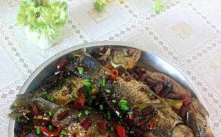 学会湘妹子烧鲫鱼的方法（掌握湖南名菜的制作技巧，轻松做出美味的烧鲫鱼）