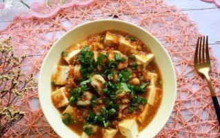 美味蒸豆腐——虾仁的秘密（学会这道家常菜，让你在家也能享受饕餮盛宴）