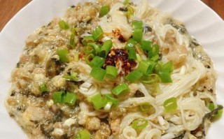 手工臊子面制作指南：掌握这个关键诀窍，让你的面条更有口感！