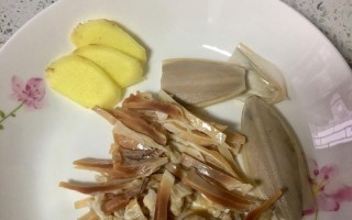 清爽夏日，以冰镇墨鱼为美食主角（冰镇墨鱼，美味夏日必备）