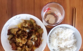 微波炉煮米饭的正确方法（简单易学，轻松制作美味饭菜）