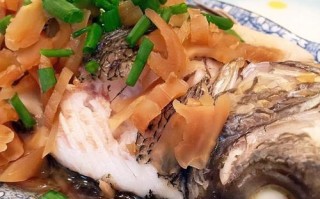 泰式青柠蒸鱼的做法（鲜香爽口，食欲大增）
