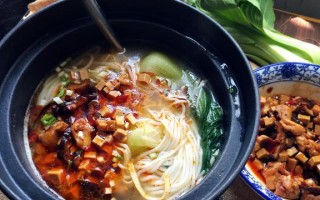小锅米线的制作方法（传统美食、口感丰富、简单易学）