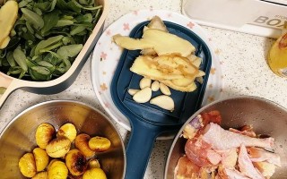 板栗焖田鸡的美味做法（嫩滑多汁，营养美味的农家菜肴）