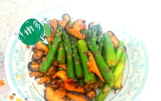 健康美味，香菇胡萝卜芦笋肉片粥（营养丰富，家庭健康必备）