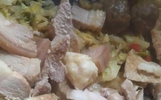 酸菜炖猪肉，美味营养佳选择！（15个步骤教你炖出口感鲜美的酸菜炖猪肉）