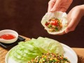 手把手教你制作蚬肉生菜包（简单易学的美食做法，快来尝试吧！）