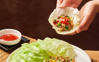手把手教你制作蚬肉生菜包（简单易学的美食做法，快来尝试吧！）