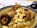 用香菇黄豆炖凤爪，喝出健康滋味（15道步骤，轻松制作营养美味）
