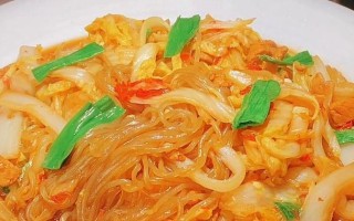 白菜炒粉调，家庭厨房的美食良选（健康美味的白菜炒粉调，轻松烹饪，全家共享）