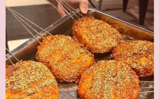 肉末烤饼，美味又简单的家常小吃（用少量食材打造美味的家常小吃）
