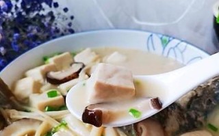 养生菌菇豆腐汤做法（营养健康，味道鲜美）