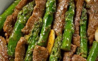 美味猪肉炒芦笋大揭秘（快速入手，做出健康又美味的餐点）