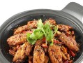 中翅煲的美味制作（传统美食新做法，美味又健康）