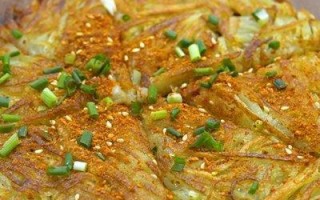 手把手教你做香酥土豆饼（家庭厨房做土豆饼的小窍门）