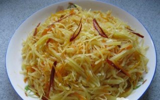 清新炒双丝的做法（用清新食材，轻松烹饪双丝菜）
