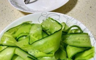 盐水青瓜的做法（清爽解暑的夏日佳品）