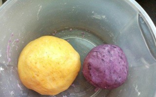 无水紫薯面团做法（健康美味的紫薯面食）
