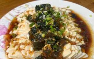 手工制作美味皮蛋（教你轻松制作鲜美皮蛋，健康营养又美味！）