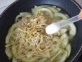 做出美味的以西葫芦面条汤（轻松学会制作营养又美味的以西葫芦面条汤）