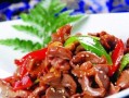 学会制作香辣鱼仔的全程教程（快来试试，做一道特别的美味小吃！）