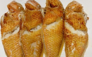 香煎咸海鱼的完美制作方法（超级简单易学，让你在家也能做出饕餮大餐！）