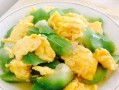 用蒜蓉丝瓜营造美味健康的爱心蛋（健康、美味、简单易学的蒜蓉丝瓜爱心蛋）