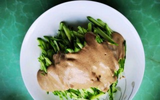 芝麻酱拌黄瓜的制作方法（健康美味的清凉夏日必备）